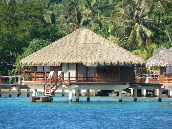 06- Un bungalow les pieds dans l'eau 